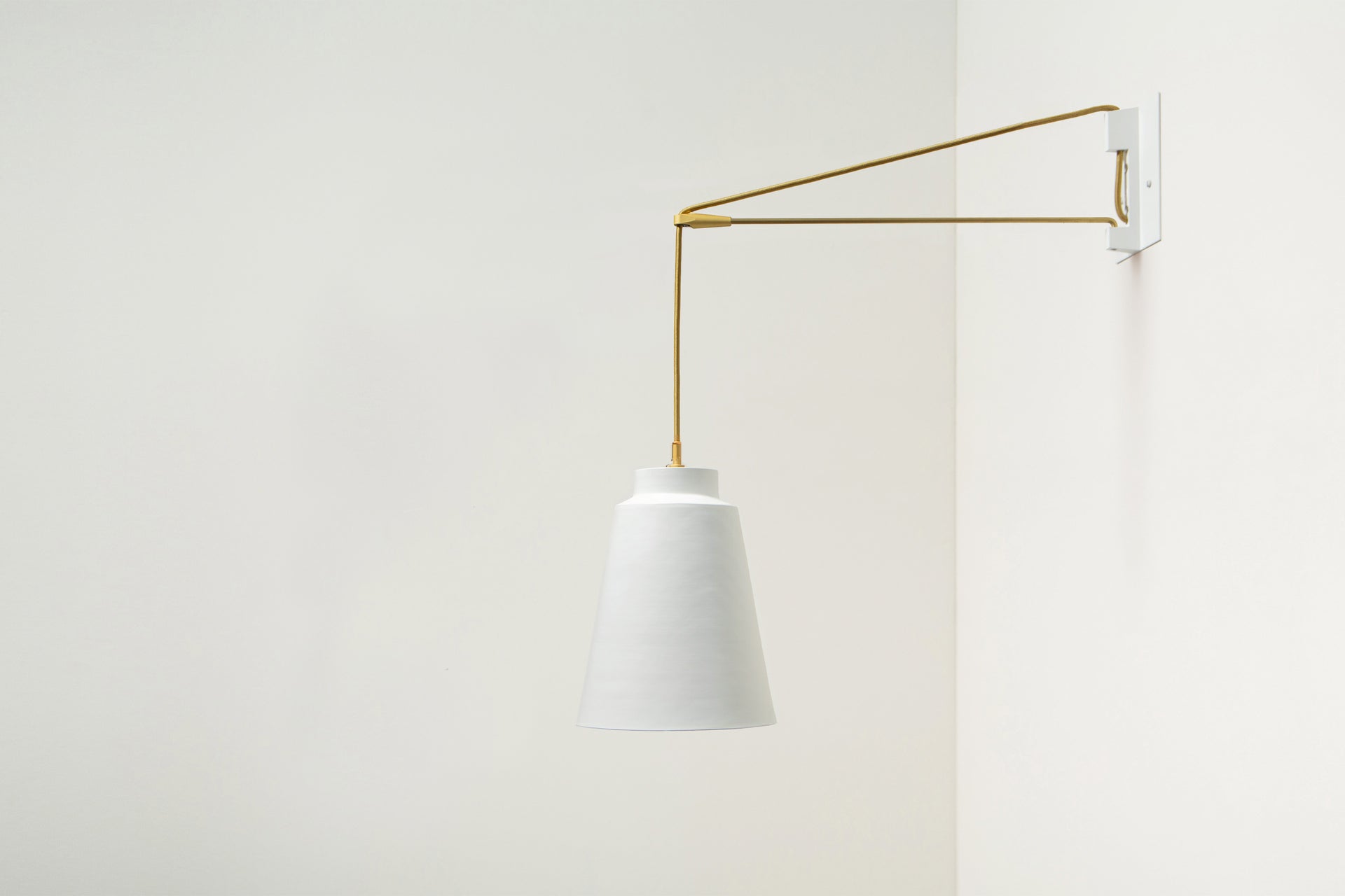 Grain Barrel Sconce - White & Brass,18"