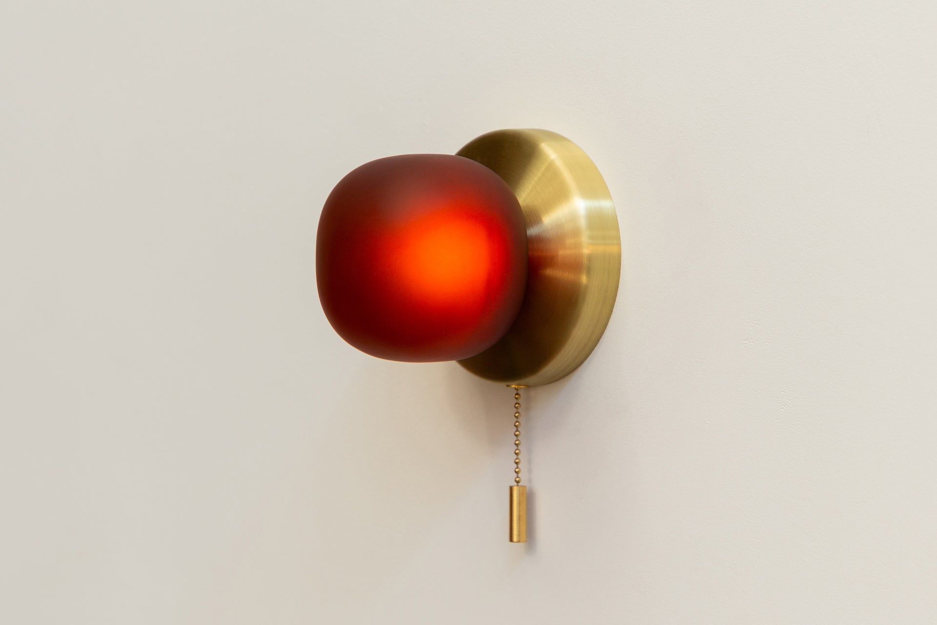 Pearl Amber - Pull Chain