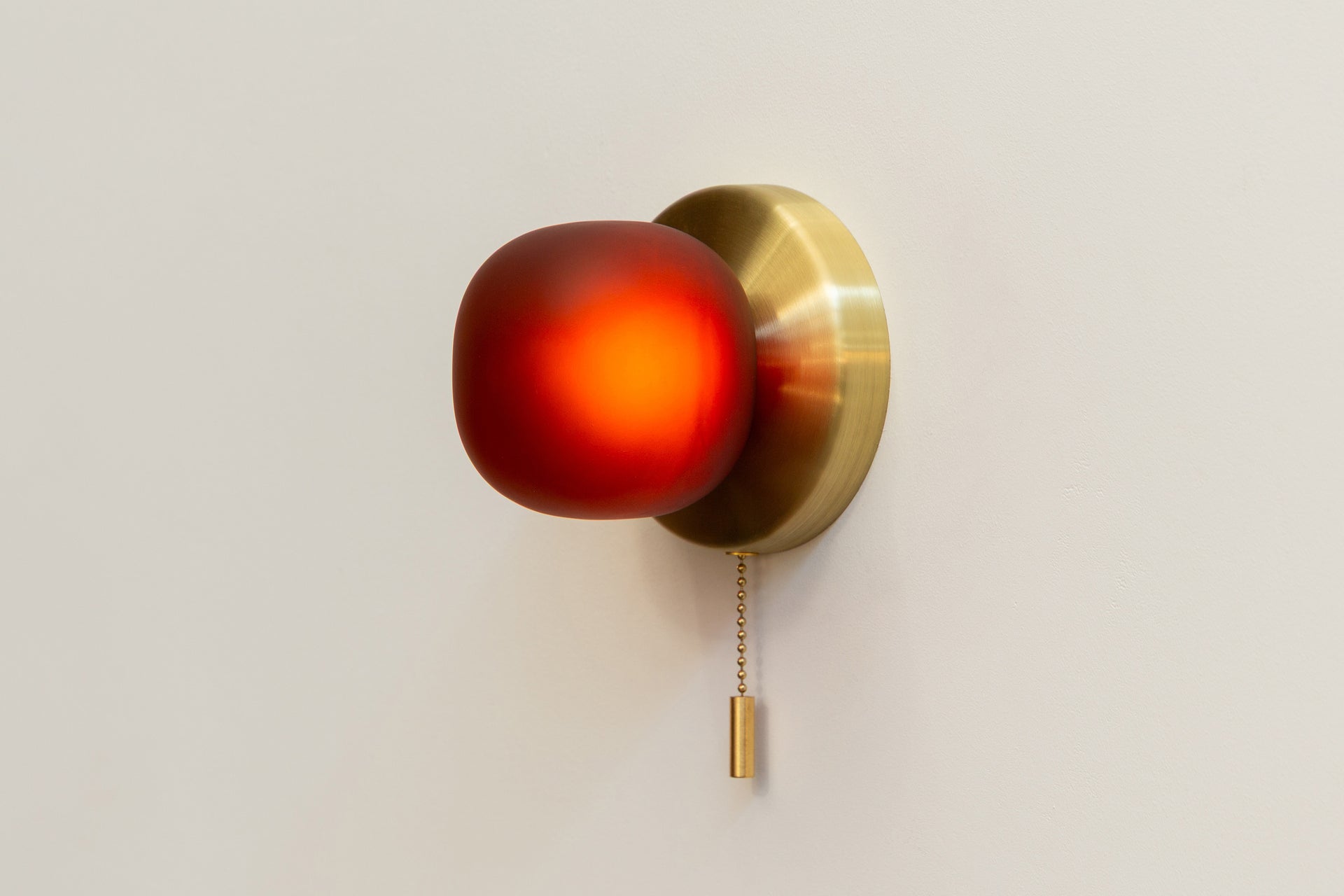 Pearl Amber - Pull Chain