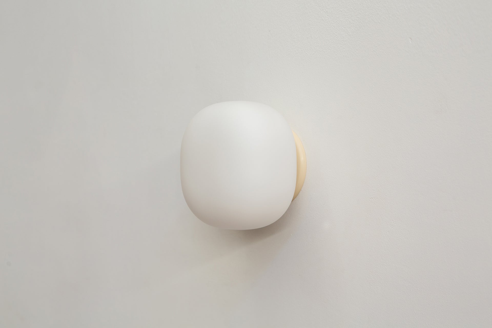 Pearl Sconce - 6" ADA,3.5",Canvas