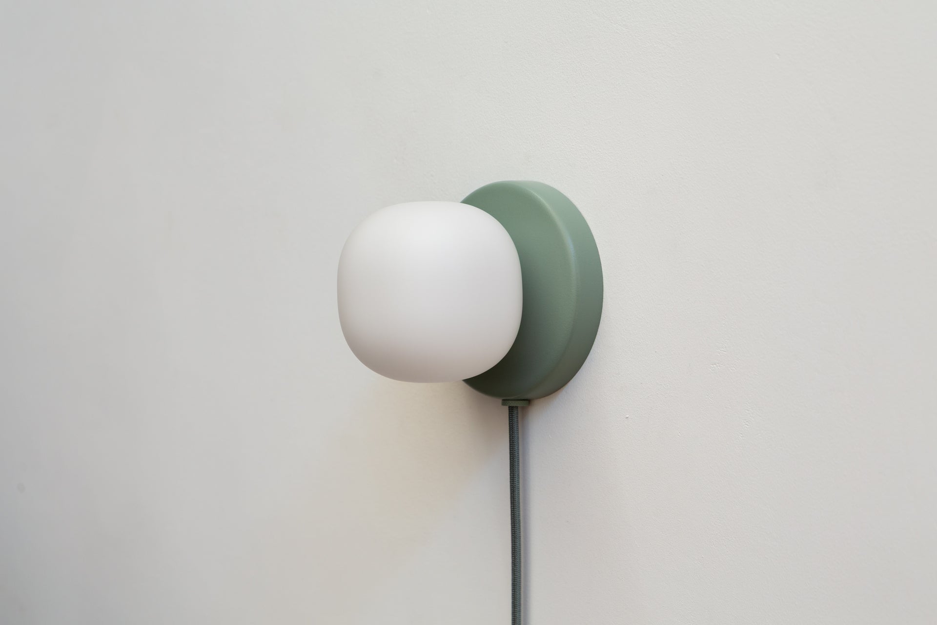 Pearl Sconce Plug-In - 4",Agave