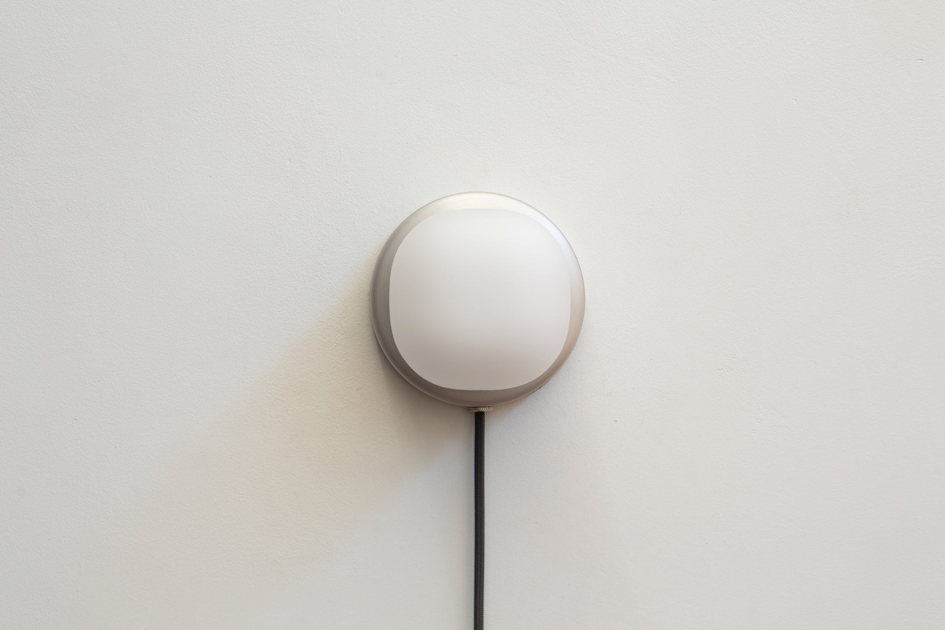 Pearl Sconce Plug-In - 4",Aluminum