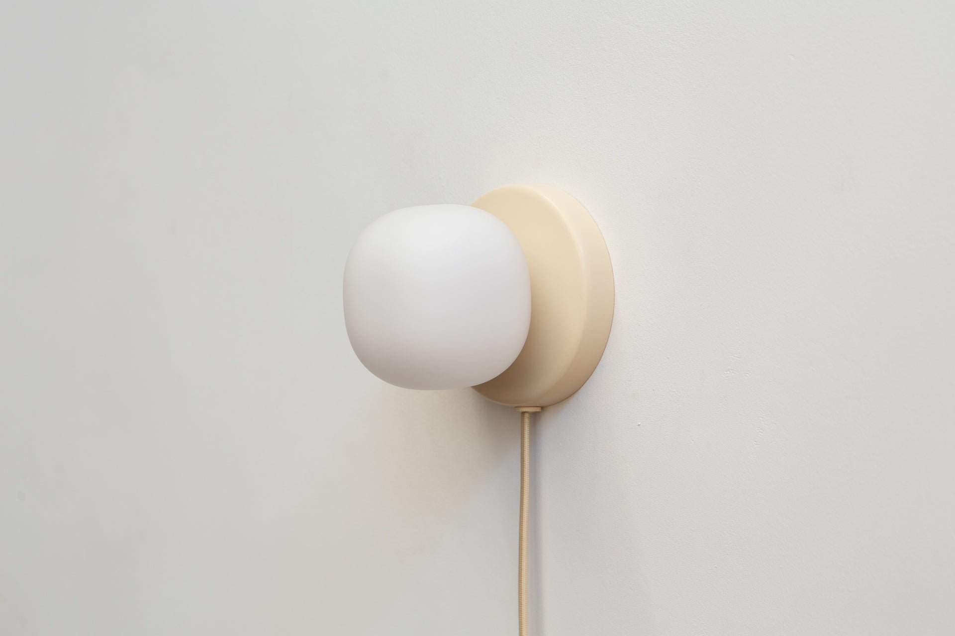 Pearl Sconce Plug-In - 4",Canvas