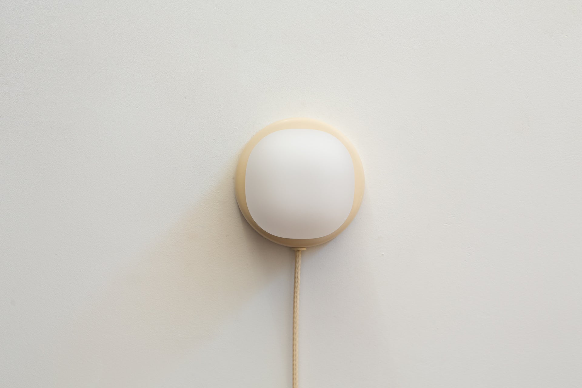 Pearl Sconce Plug-In - 4",Canvas