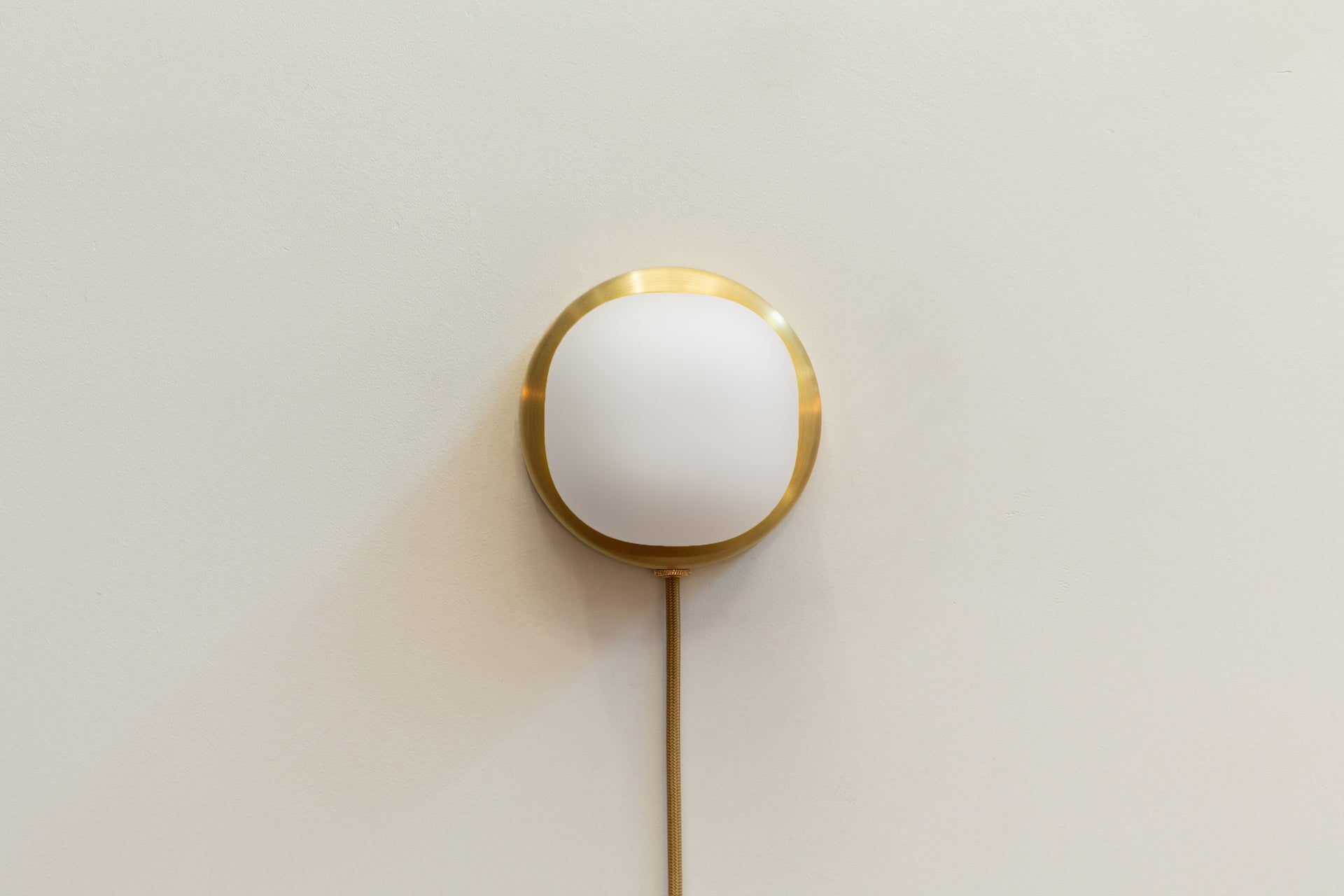 Pearl Sconce Plug-In - 4",Brass