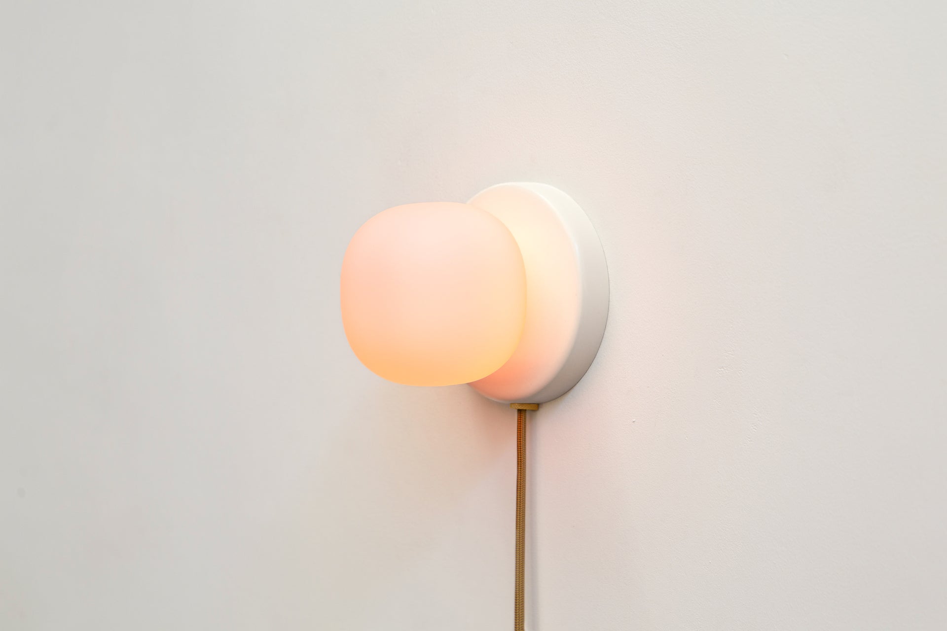 Pearl Sconce Plug-In - 4",White