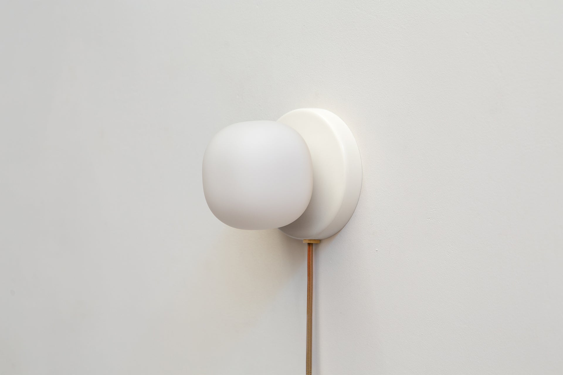 Pearl Sconce Plug-In - 4",White