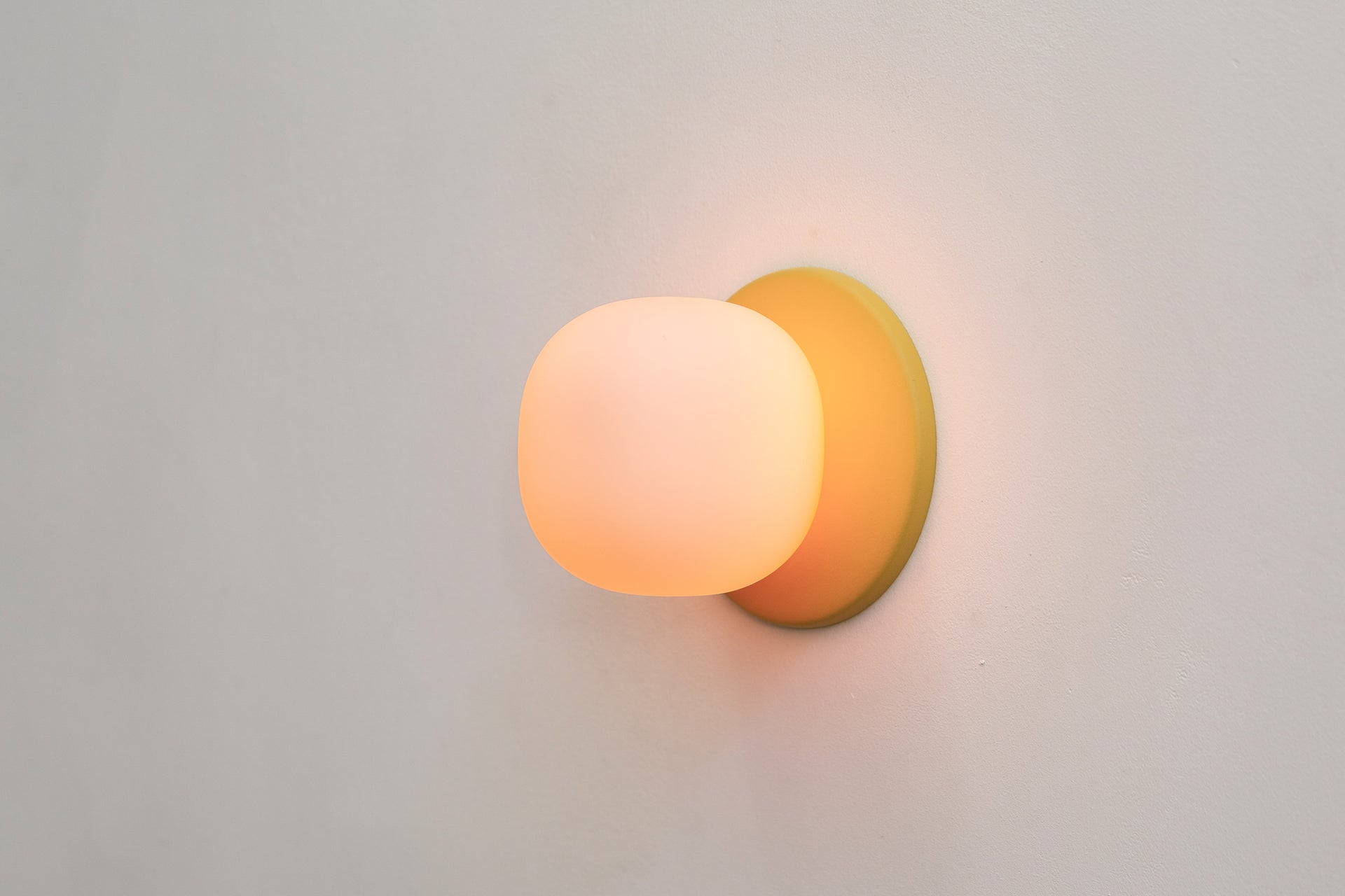 Pearl Sconce - 4",4.5",Beeswax
