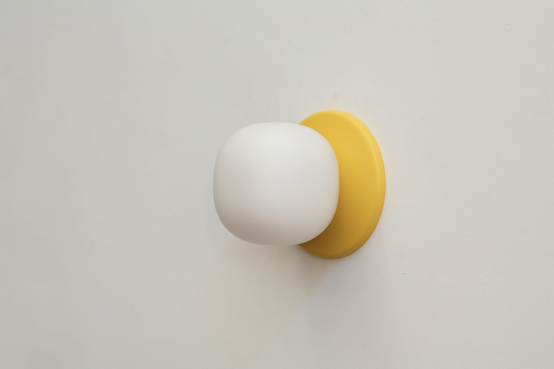 Pearl Sconce - 4",4.5",Beeswax
