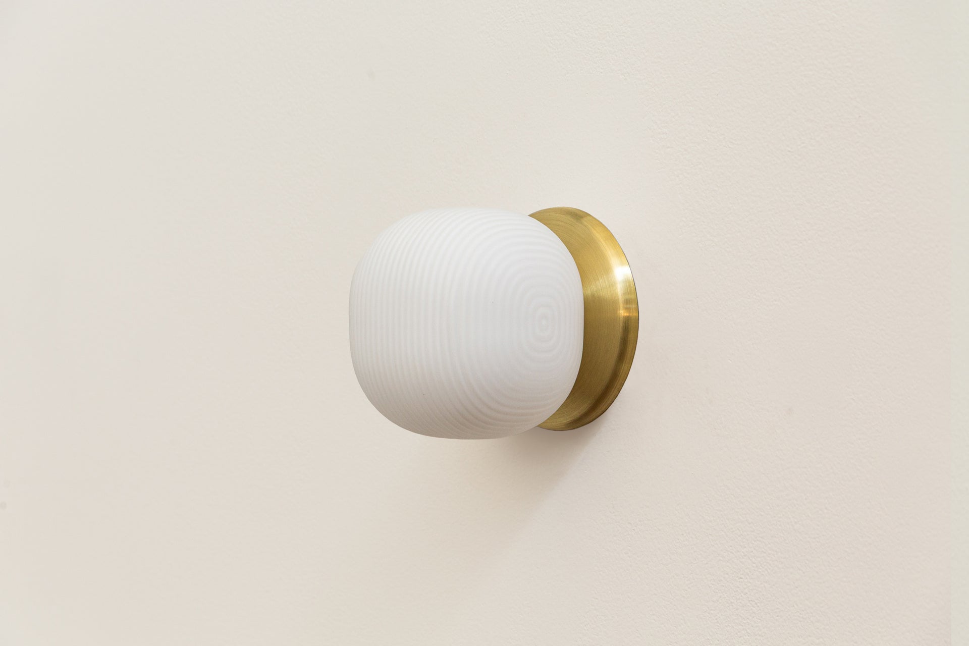 Pearl Sconce - 4" Reeded,3.5",Brass