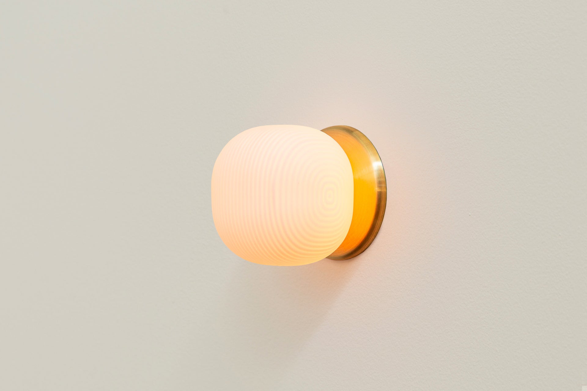 Pearl Sconce - 4" Reeded,3.5",Brass