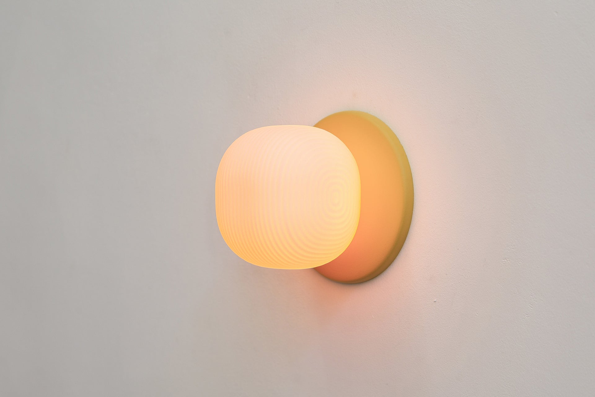 Pearl Sconce - 4" Reeded,4.5",Beeswax