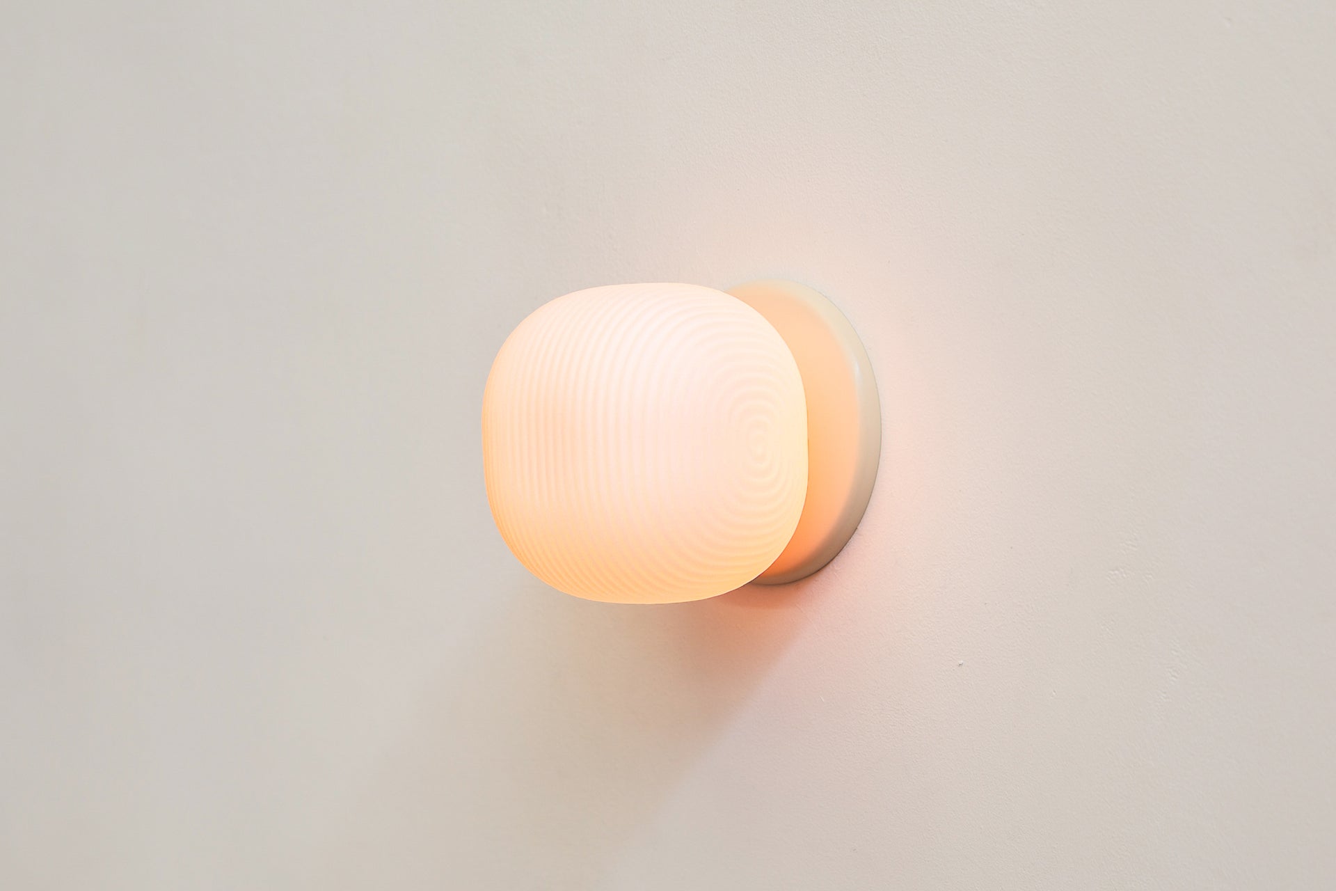Pearl Sconce - 4" Reeded,3.5",Canvas