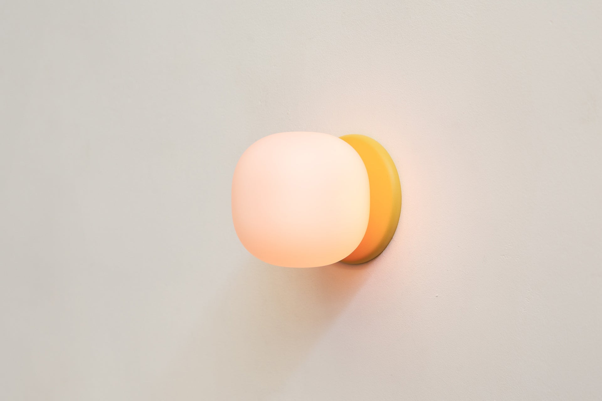 Pearl Sconce - 4",3.5",Beeswax