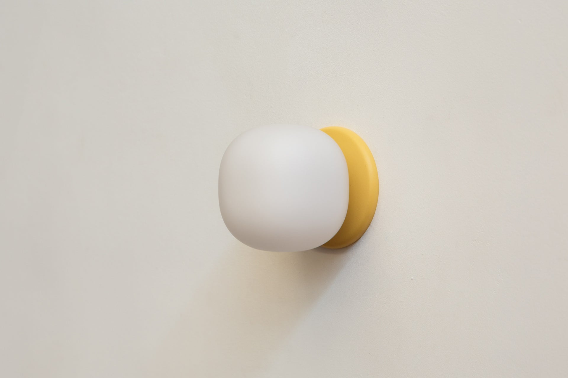 Pearl Sconce - 4",3.5",Beeswax