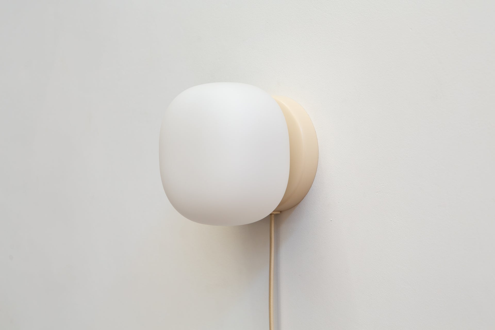 Pearl Sconce Plug-In - 6" ADA,Canvas