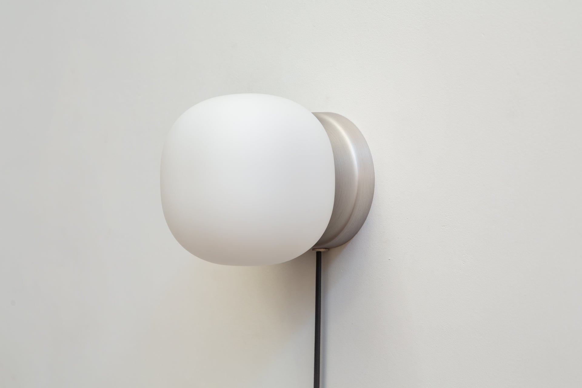 Pearl Sconce Plug-In - 6",Aluminum