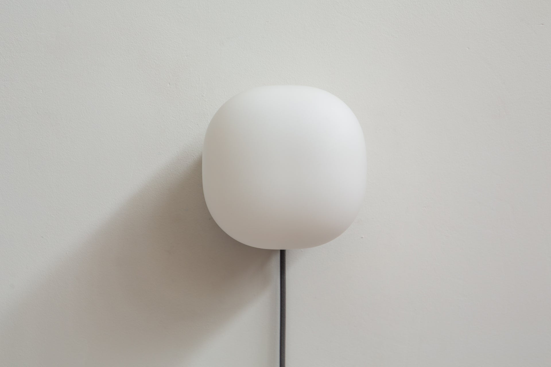 Pearl Sconce Plug-In - 6",Aluminum