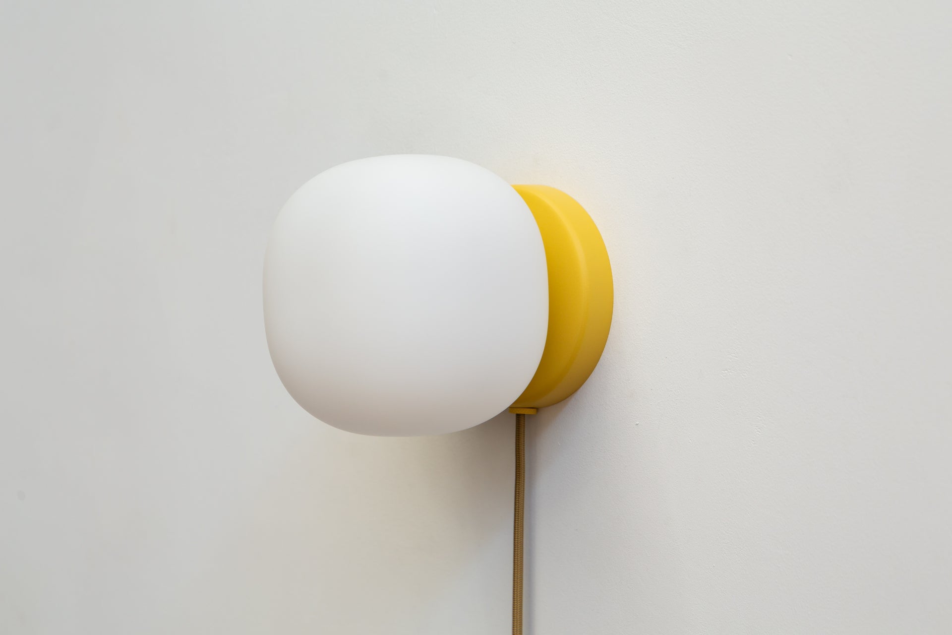 Pearl Sconce Plug-In - 6",Beeswax