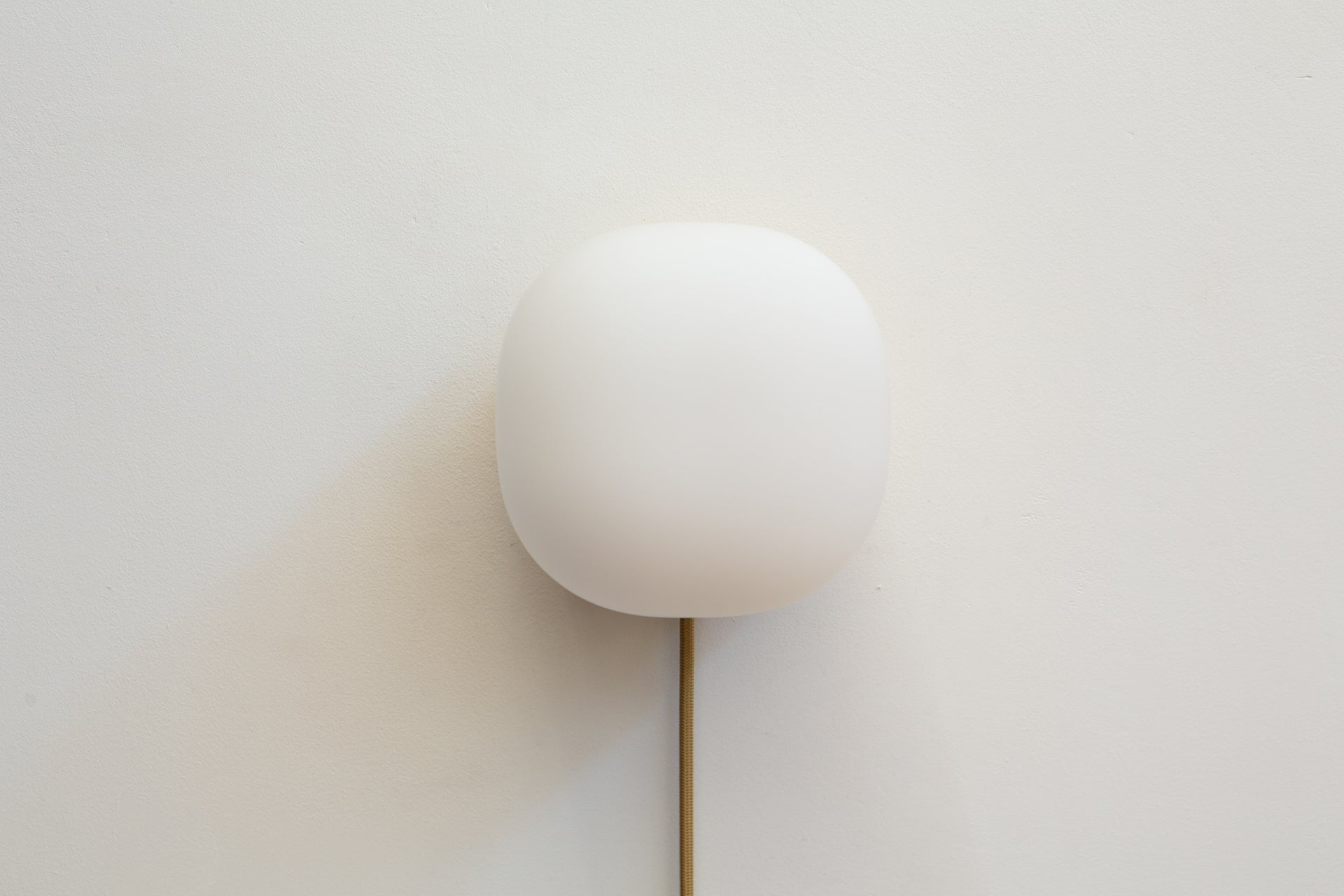 Pearl Sconce Plug-In - 6",Beeswax