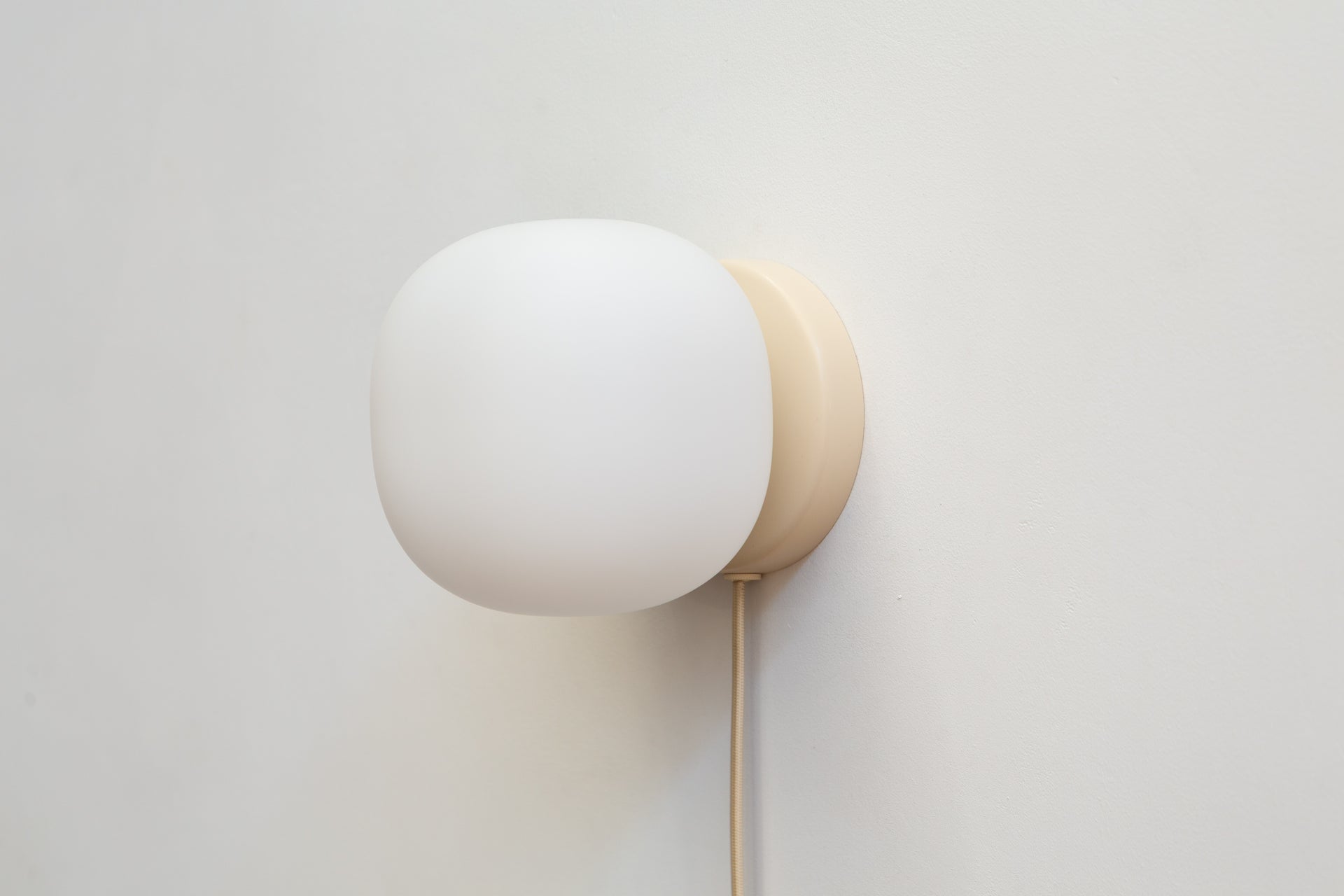 Pearl Sconce Plug-In - 6",Canvas