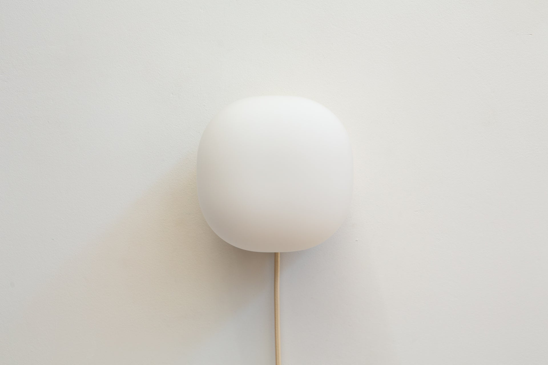 Pearl Sconce Plug-In - 6",Canvas