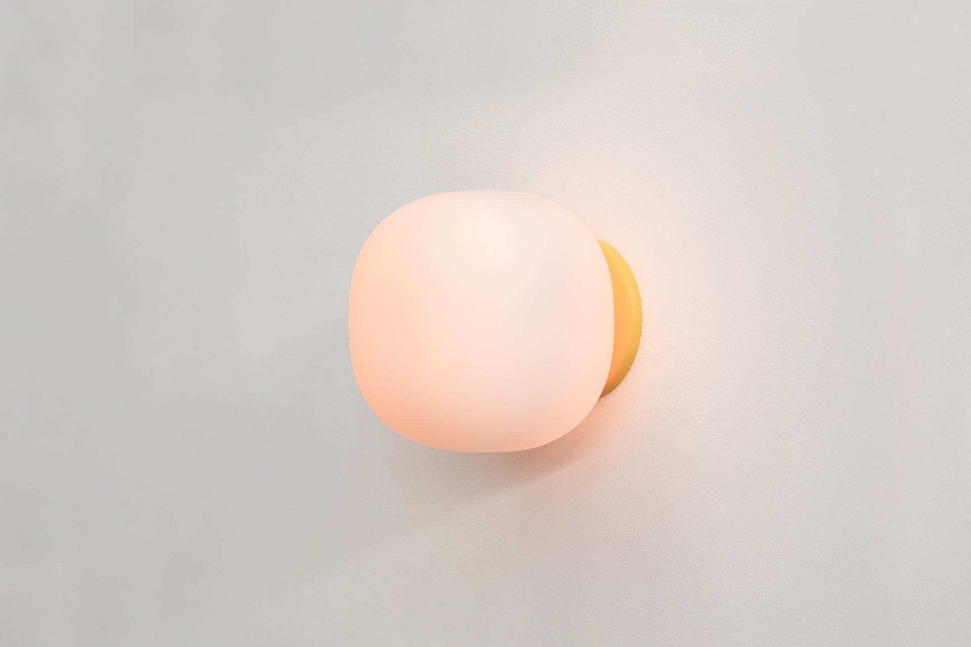 Pearl Sconce - 6",3.5",Beeswax