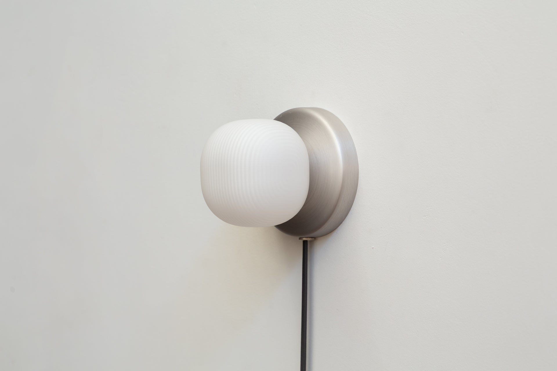 Pearl Sconce Plug-In - 4" Reeded,Aluminum