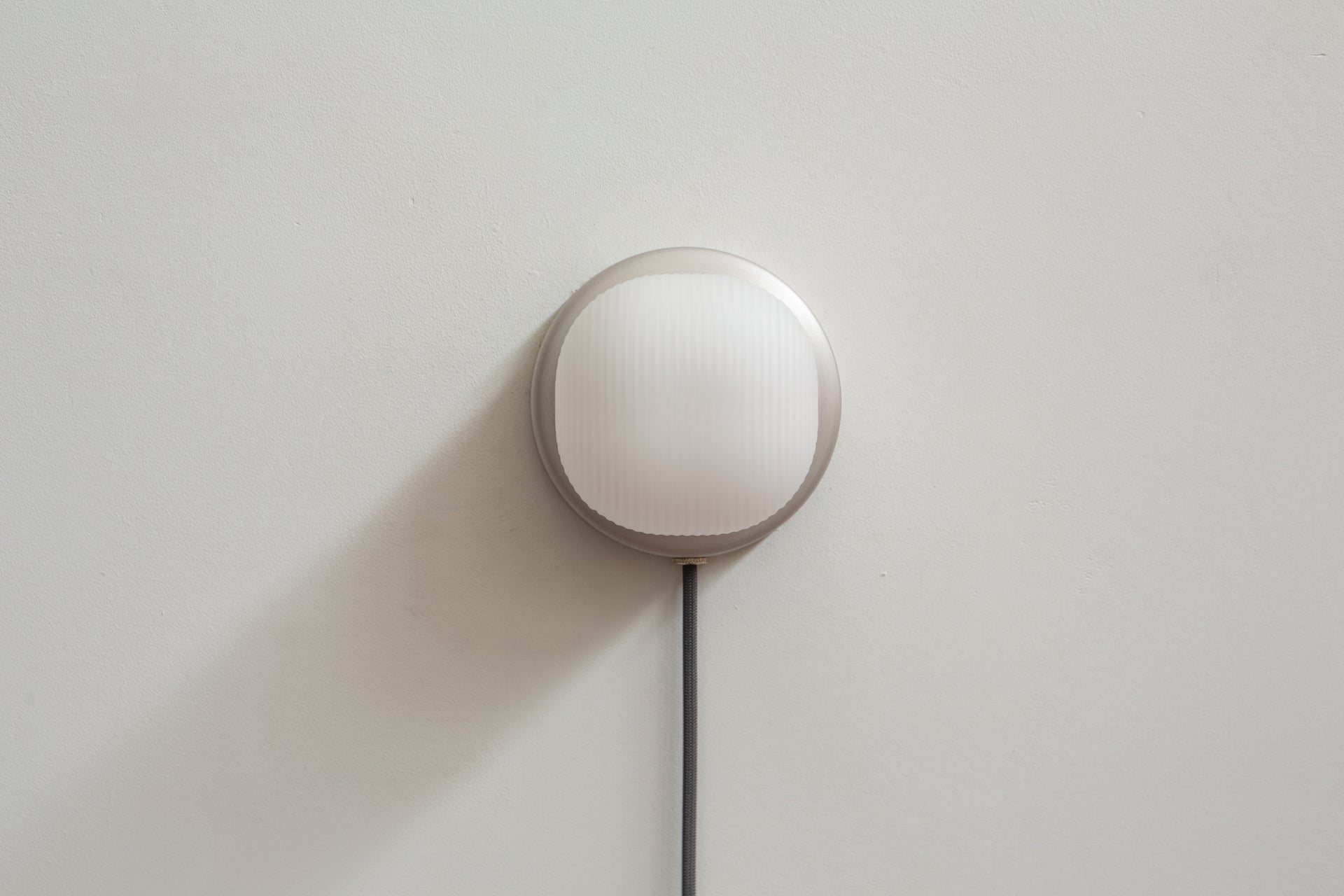 Pearl Sconce Plug-In - 4" Reeded,Aluminum