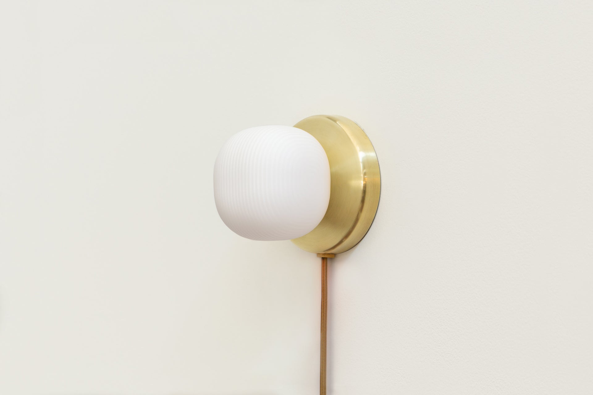Pearl Sconce Plug-In - 4" Reeded,Brass