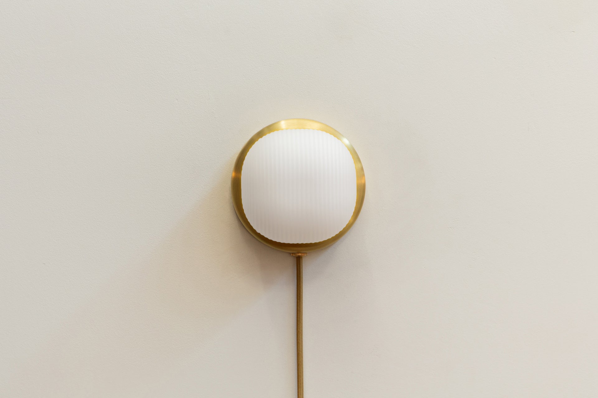 Pearl Sconce Plug-In - 4" Reeded,Brass