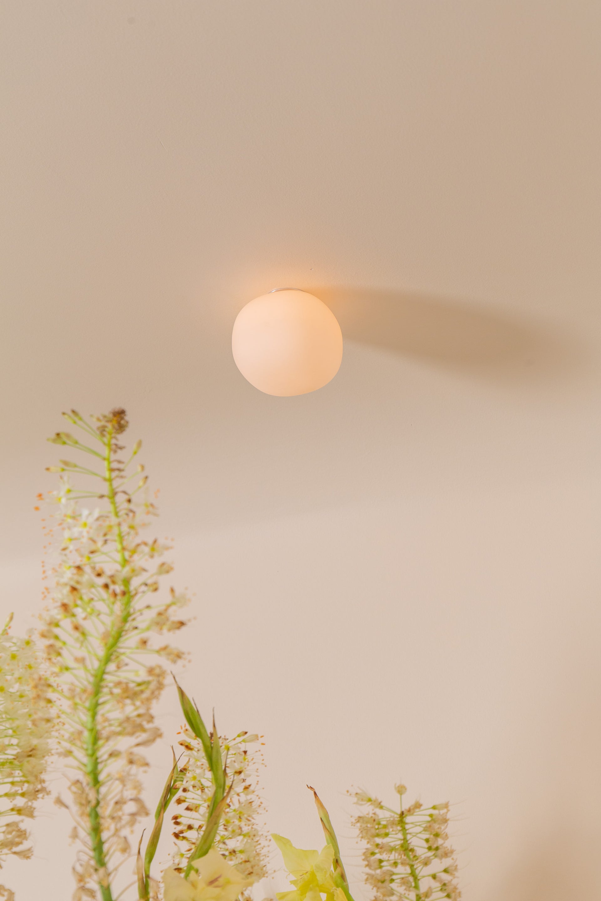 Pearl Seamless Vertical Lifestyle - 4,Damp rated