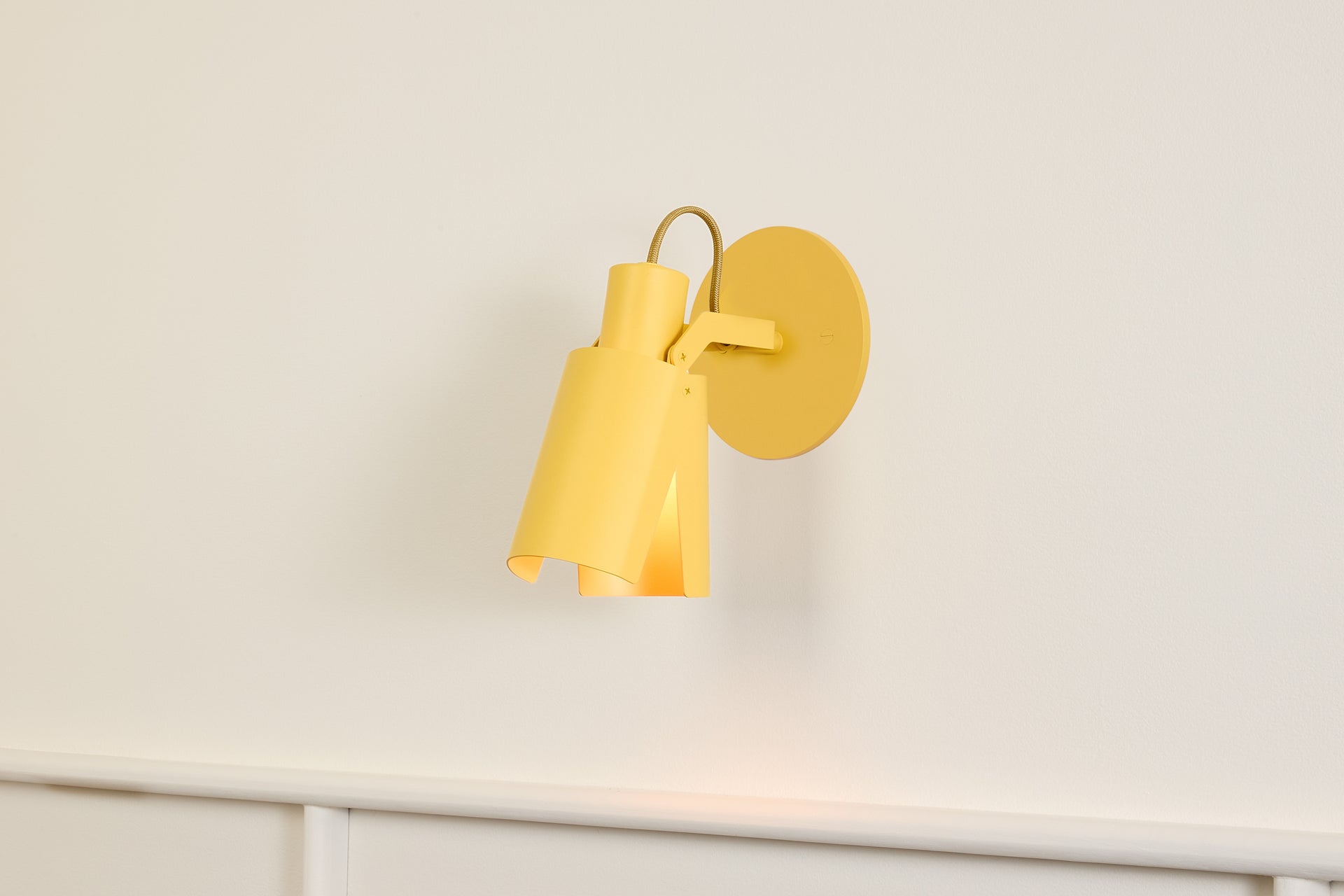 Peek Sconce - Circle,Beeswax,4.5"