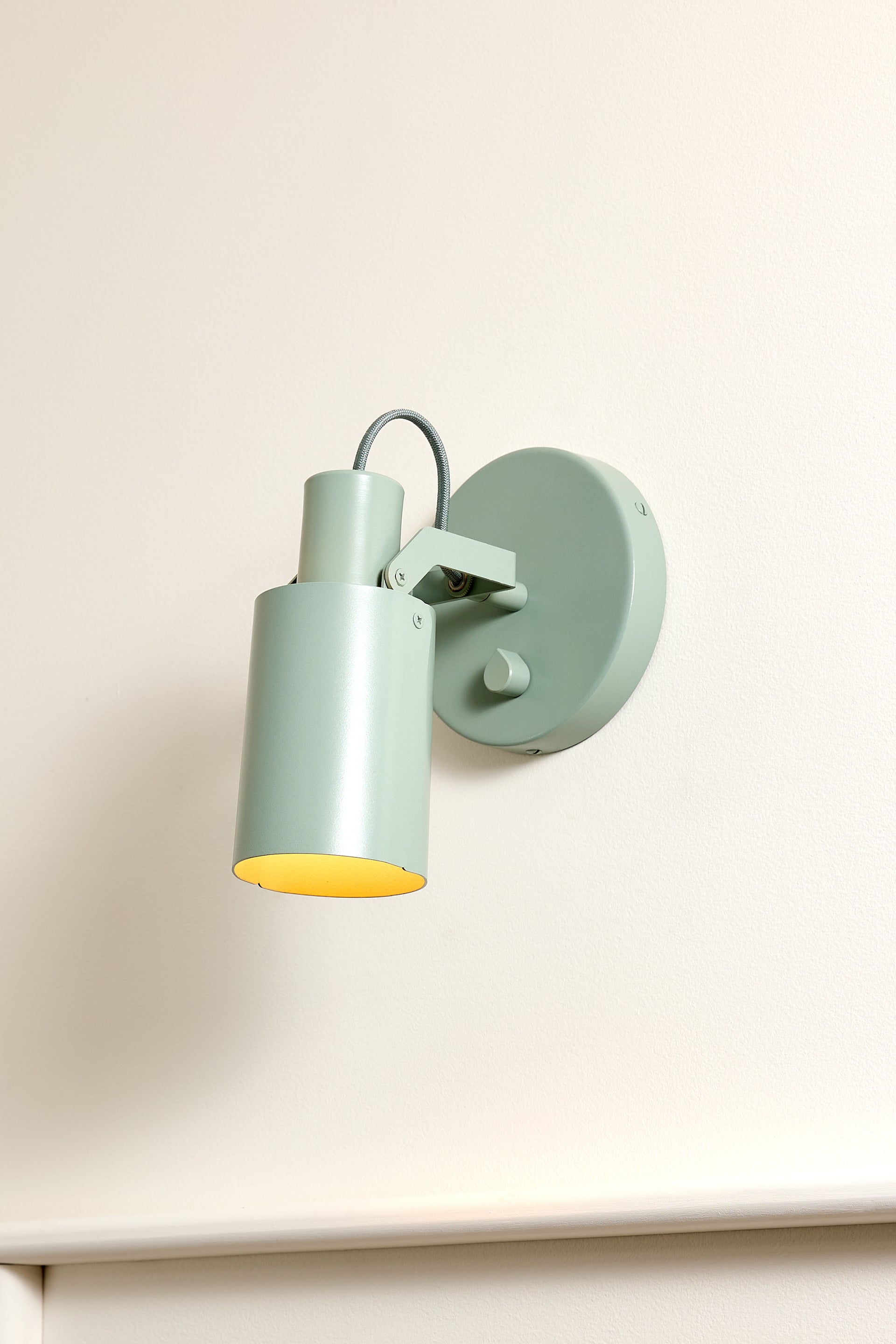 Peek Sconce Switch - Circle,Agave
