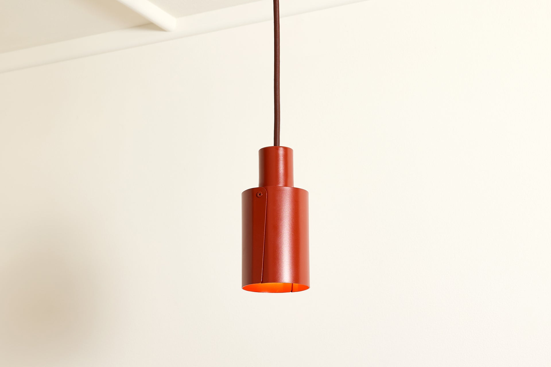 Peek Pendant - Circle,Brick,4.5"