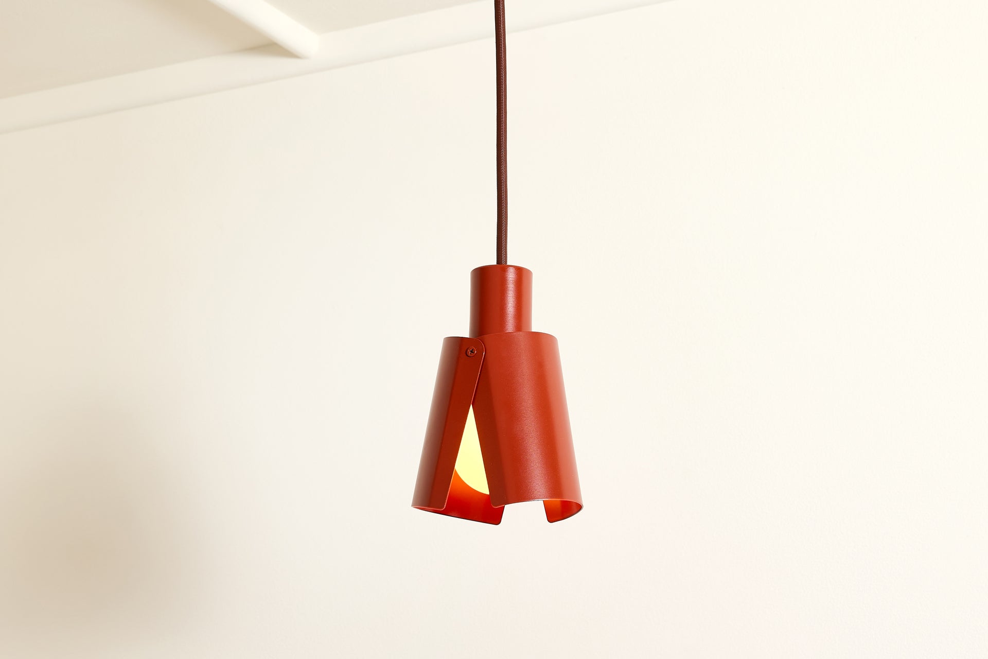 Peek Pendant - Circle,Brick,3.5"