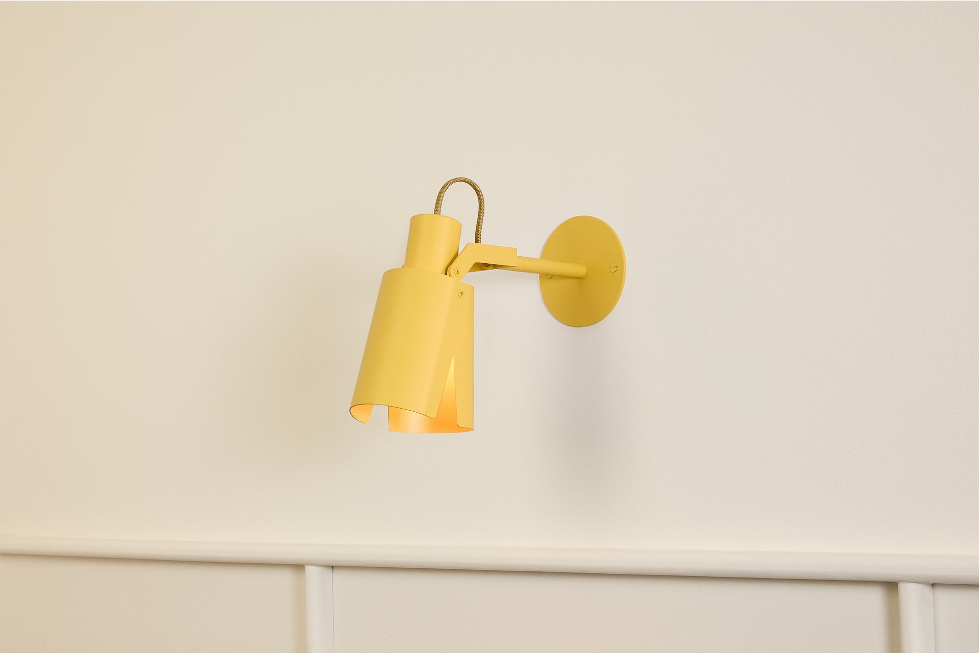 Peek Arm Sconce Circle - Beeswax,3" Arm,3.5"