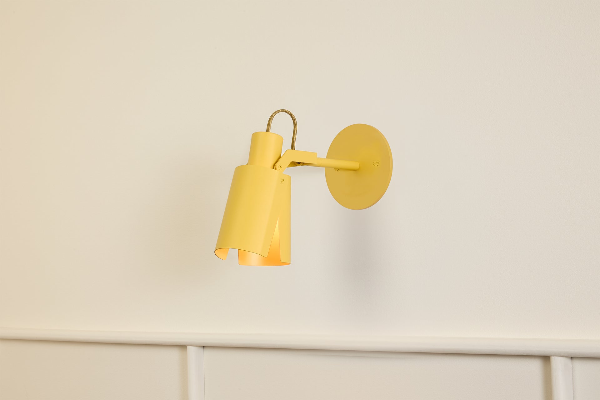 Peek Arm Sconce Circle - Beeswax,3" Arm,4.5"