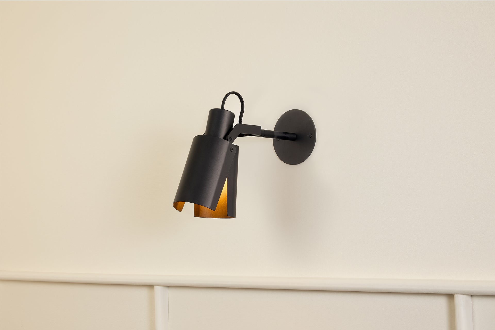Peek Arm Sconce Circle - Black,3" Arm,3.5"