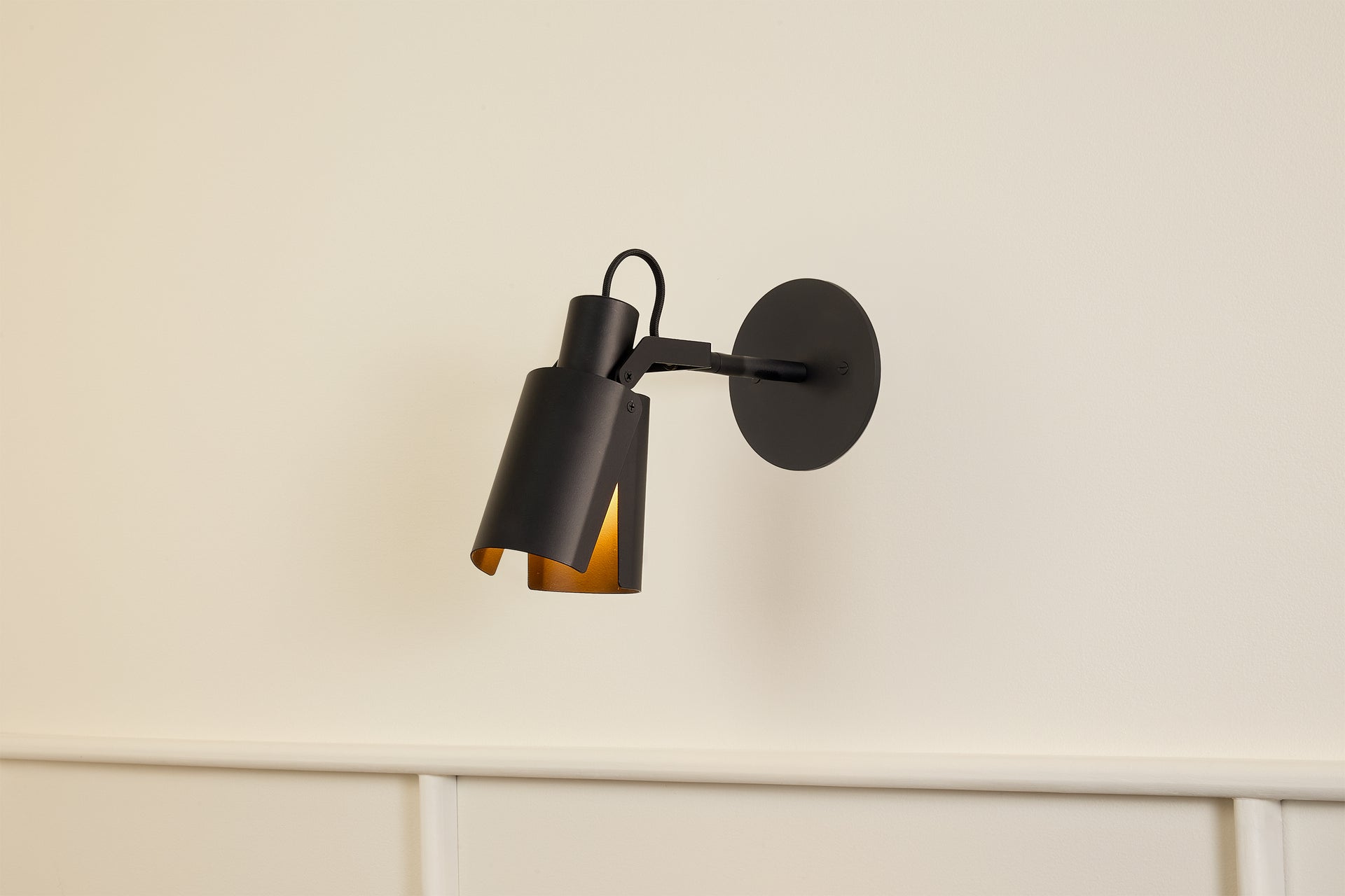 Peek Arm Sconce Circle - Black,3" Arm,4.5"