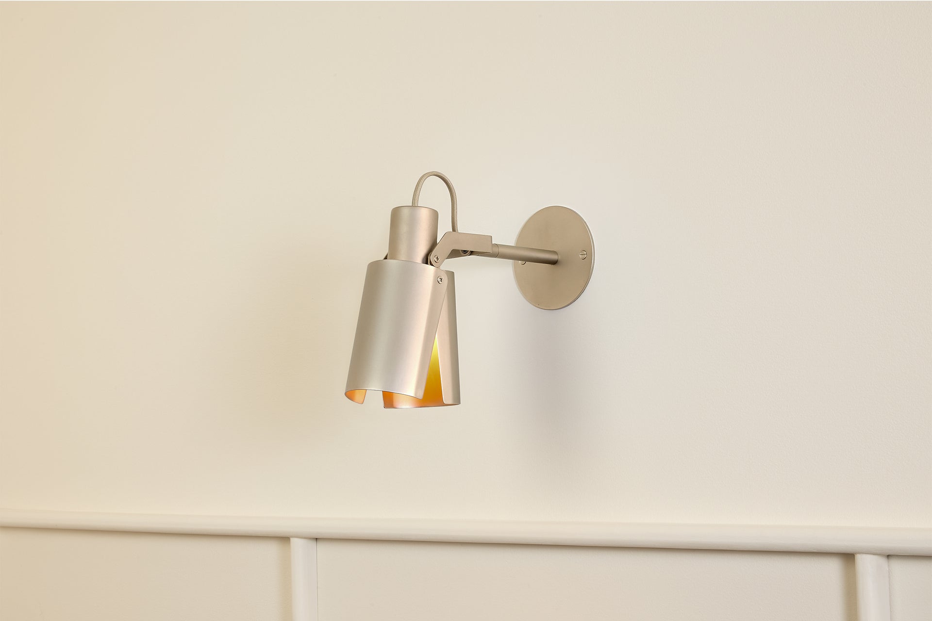 Peek Arm Sconce Circle - Matte Nickel,3" Arm,3.5"