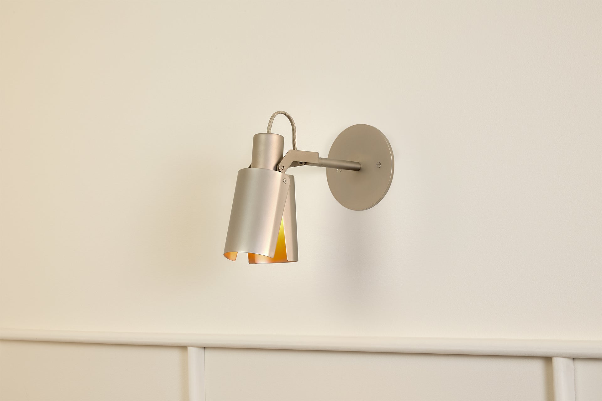 Peek Arm Sconce Circle - Matte Nickel,3" Arm,4.5"
