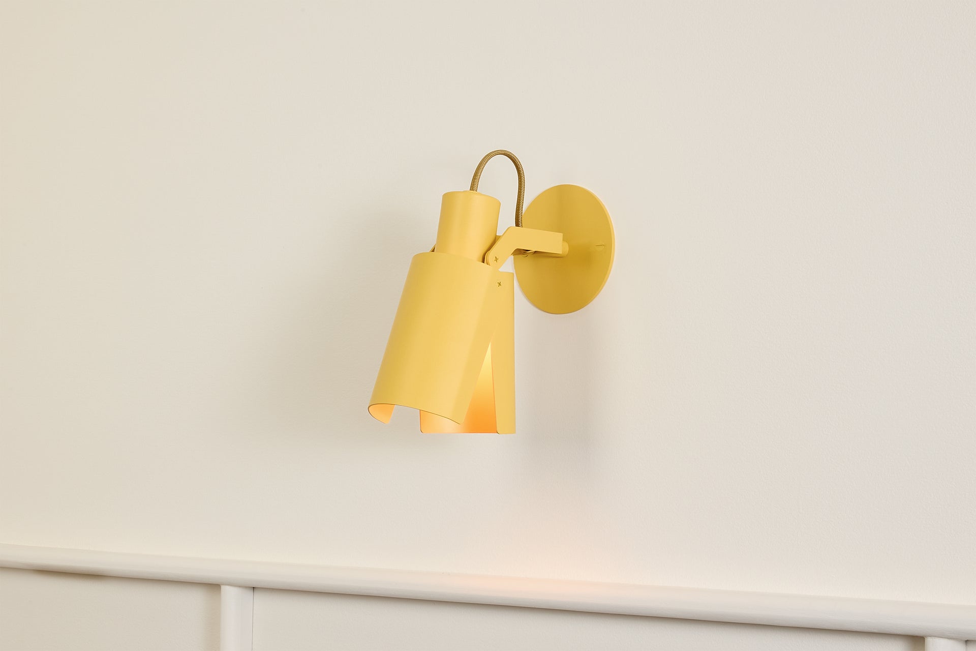 Peek Sconce - Circle,Beeswax,3.5"