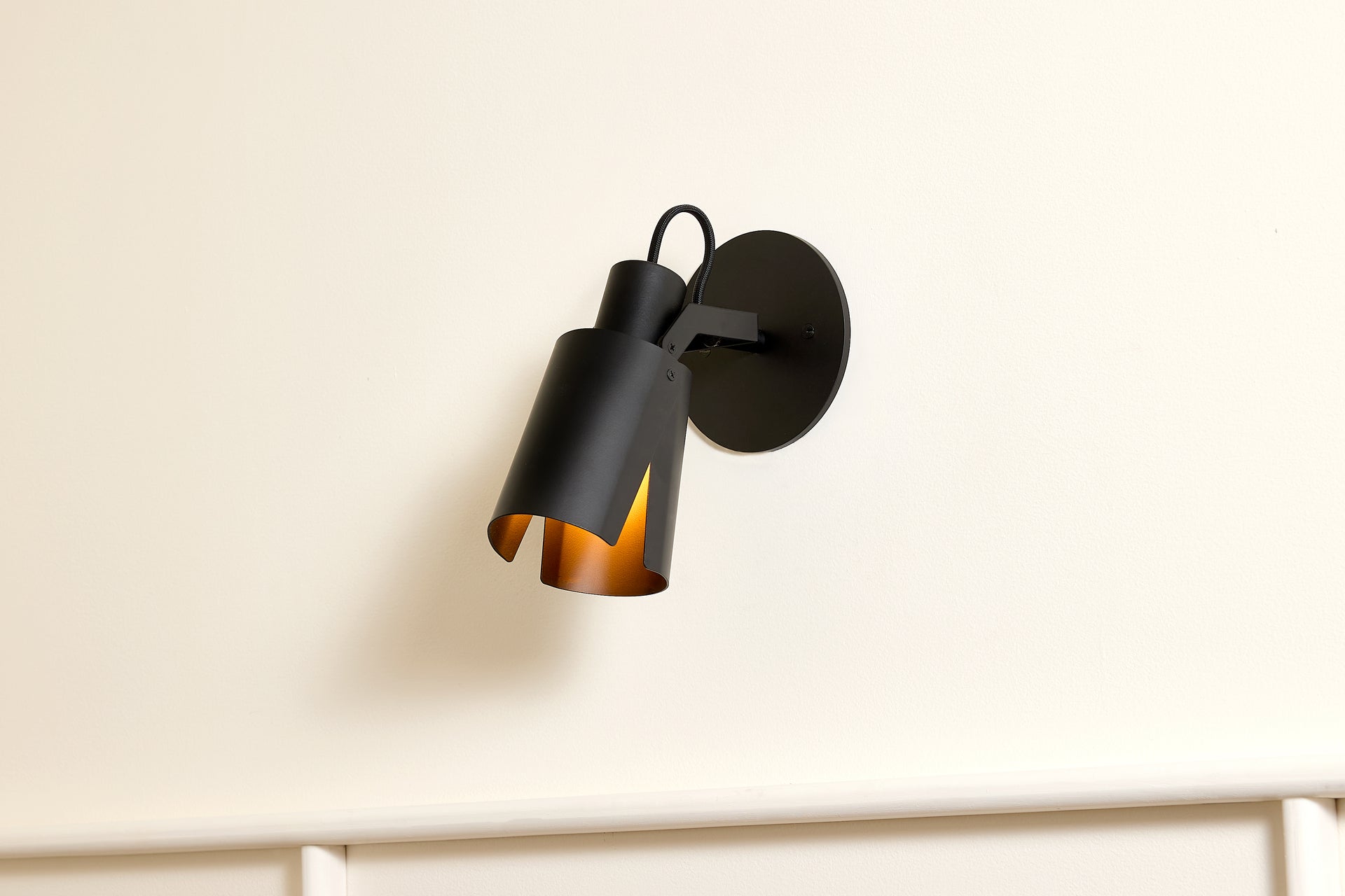 Peek Arm Sconce in Black - Circle,No Arm,4.5"