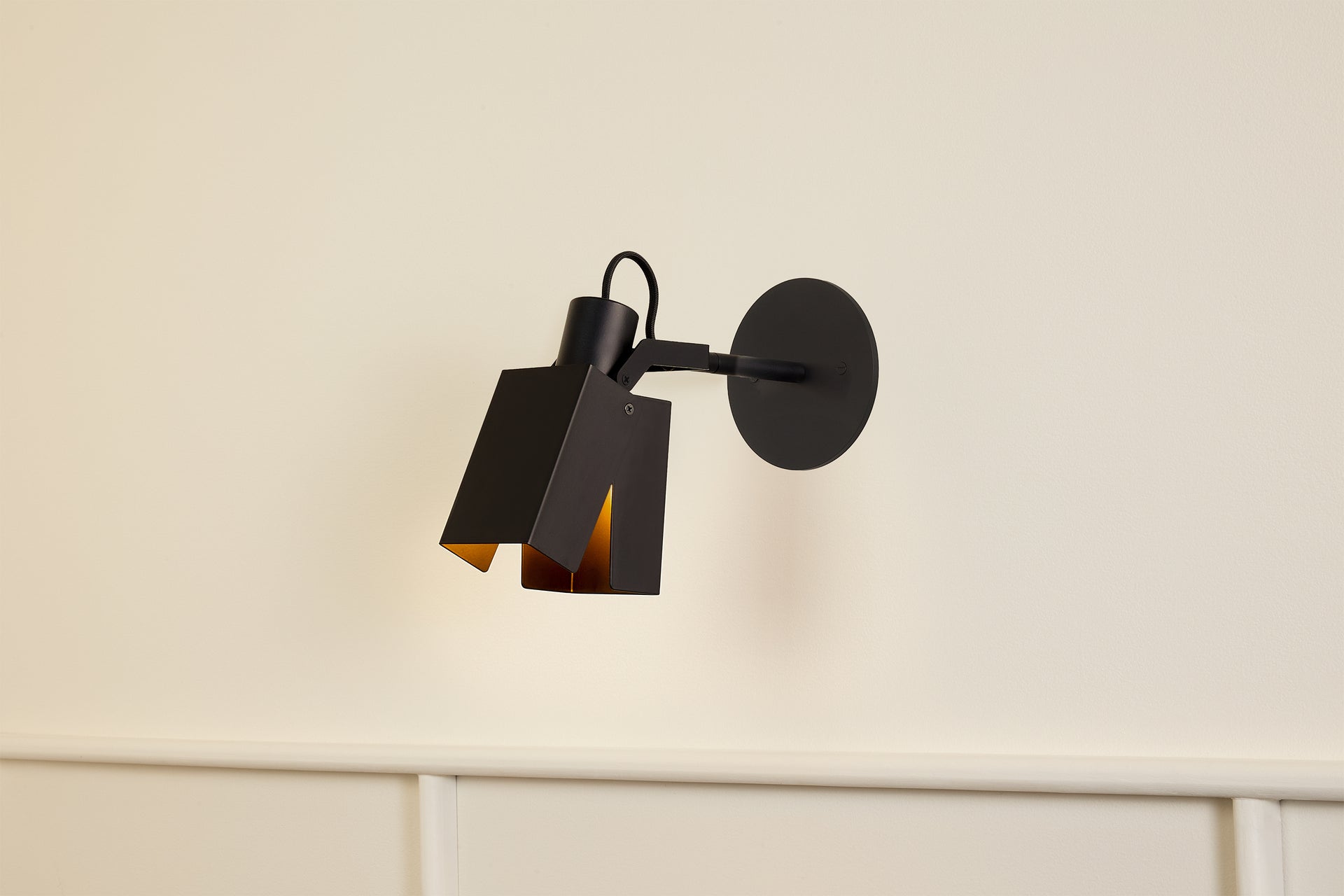 Peek Arm Sconce in Black - Square,3" Arm,4.5"