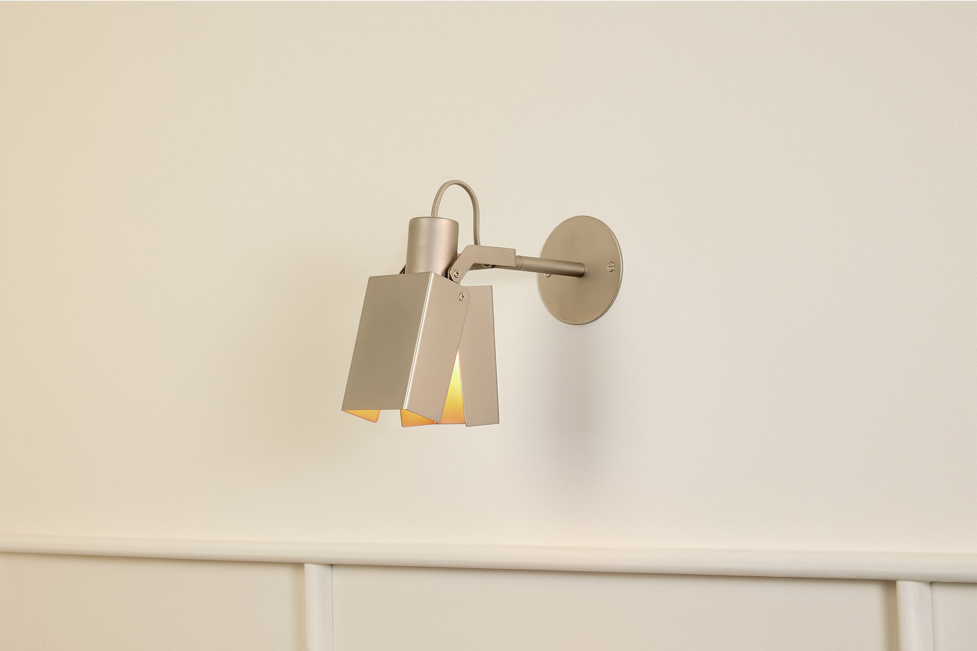 Peek Arm Sconce Square - Nickel,3" Arm,3.5"