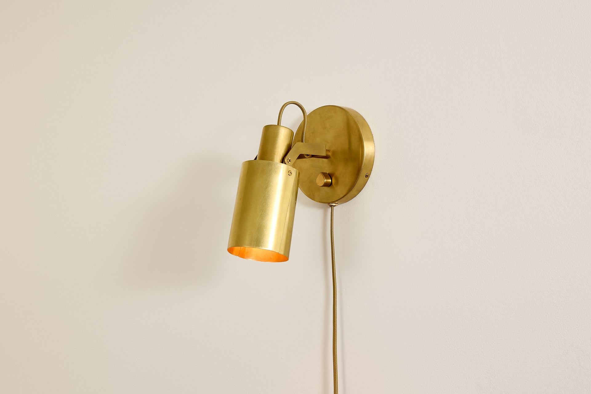 Peek Sconce Switch Plug-In - Circle,Burnished Brass