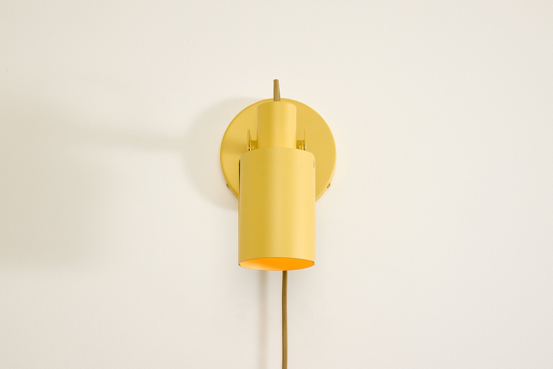 Peek Sconce Switch Plug-In - Circle,Beeswax