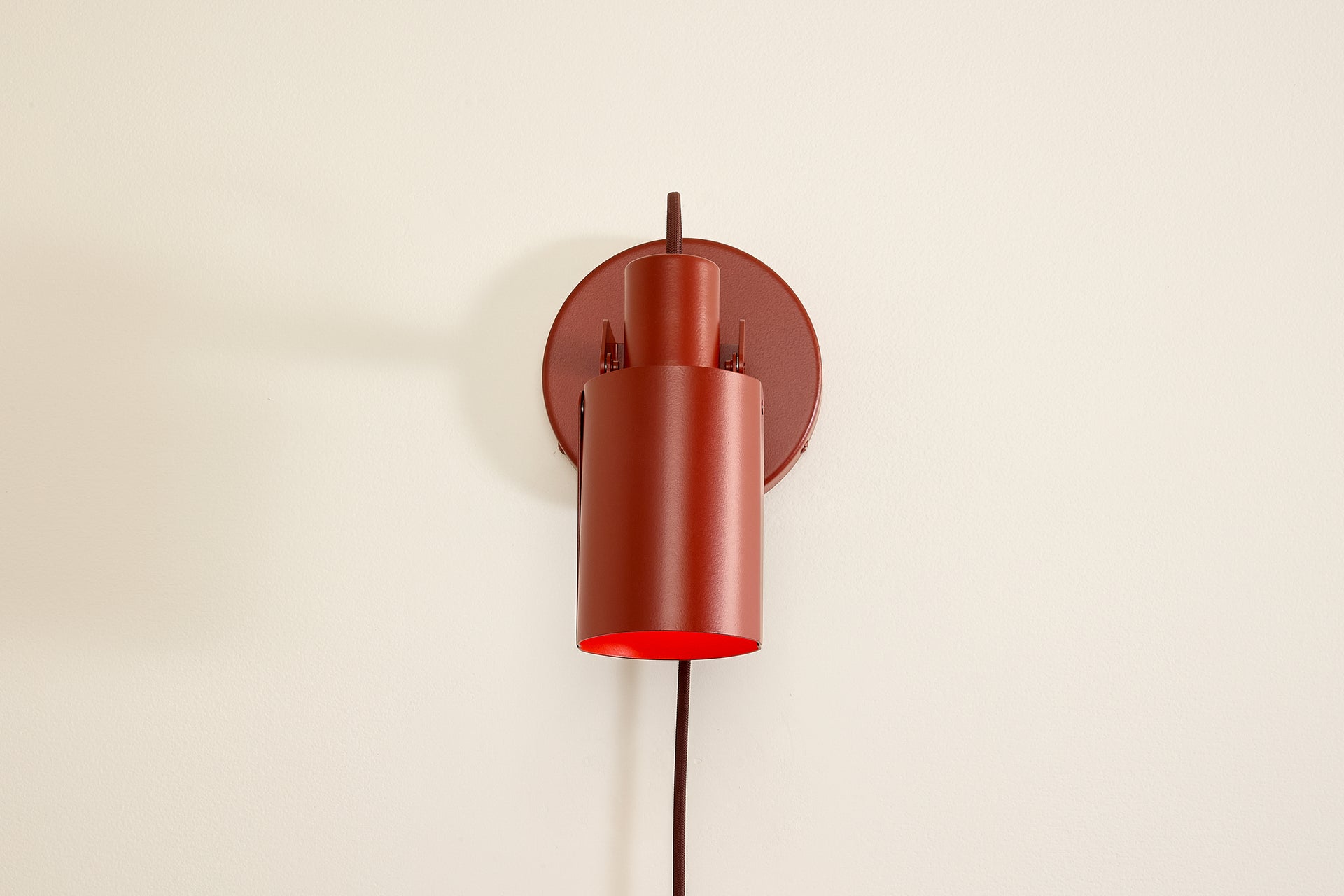 Peek Sconce Switch Plug-In - Circle,Brick