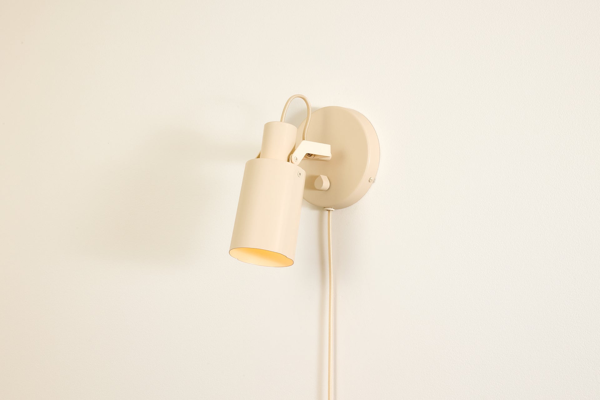 Peek Sconce Switch Plug-In - Circle,Canvas